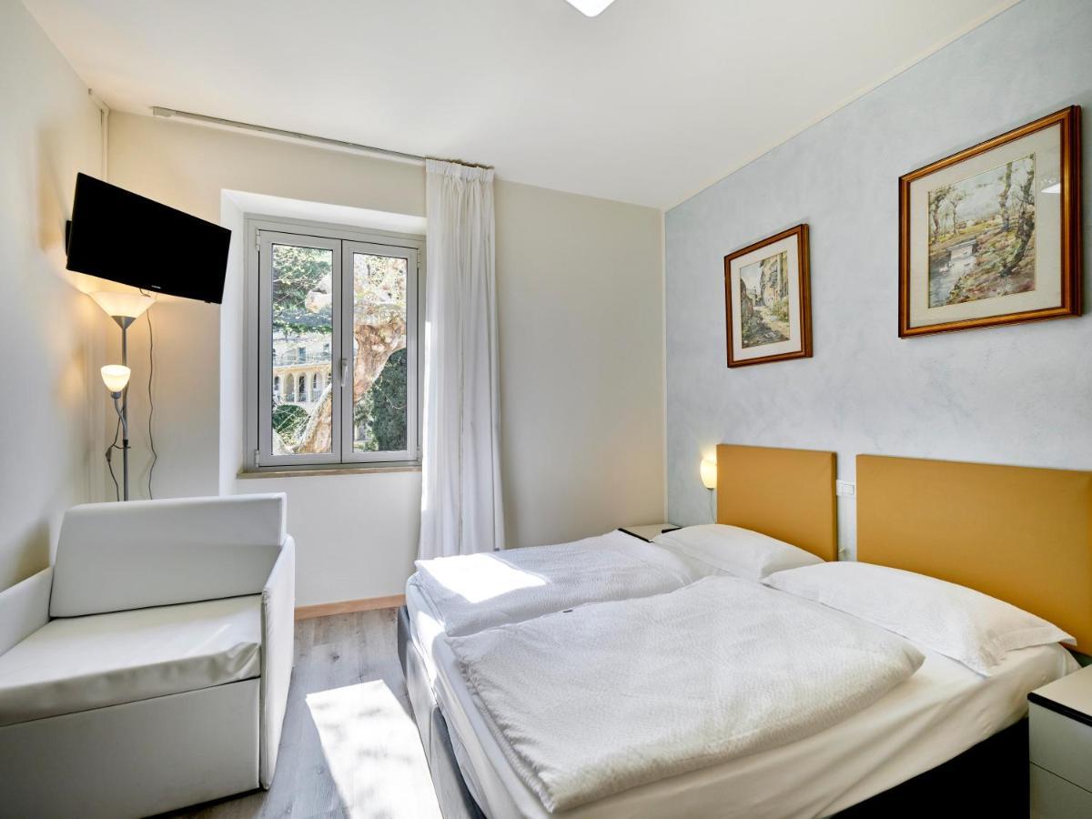 Deluxe Double Room with Balcony,1382168876:JPEG