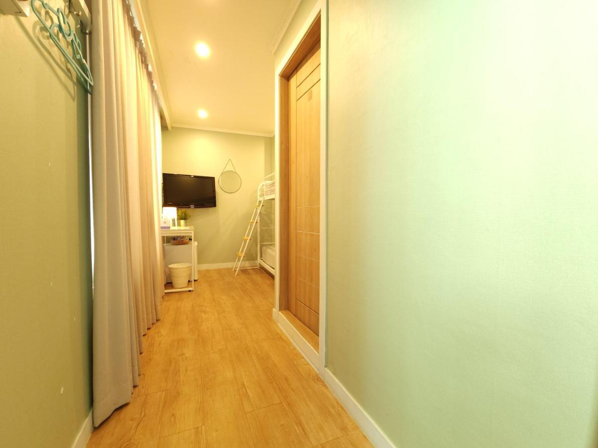 Twin Room,1385324546:JPEG