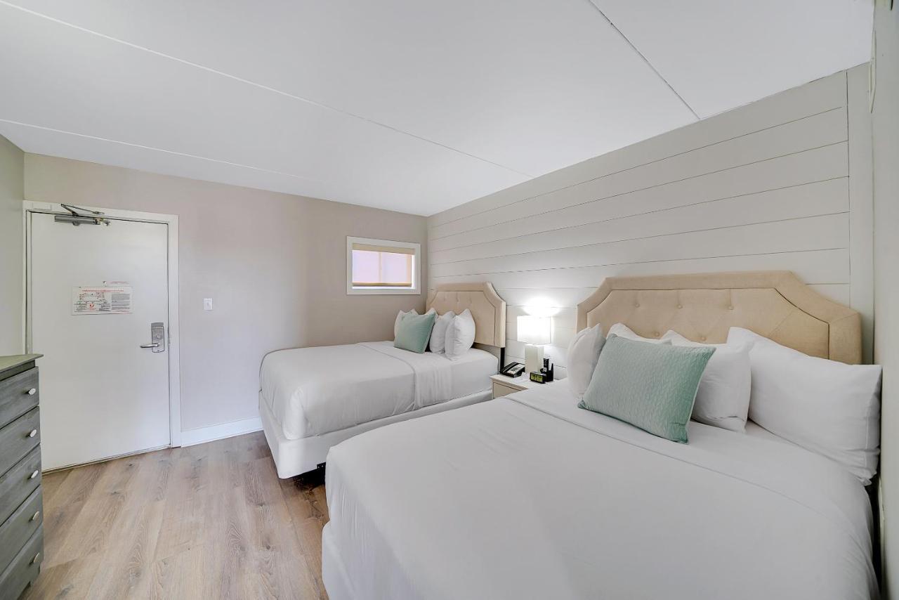 Two Queen Suite Kitchenette Opens to Sundeck