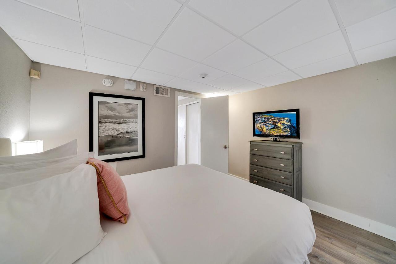 Queen Suite Kitchenette Private Patio