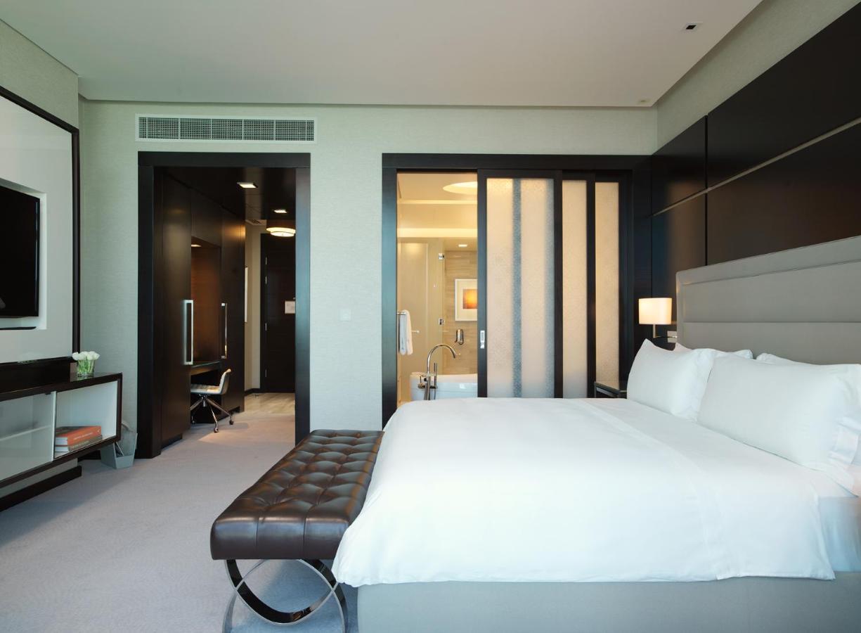Deluxe King Room City View