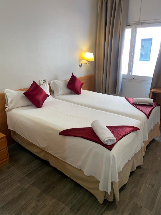 Twin Room,1742609395:JPEG