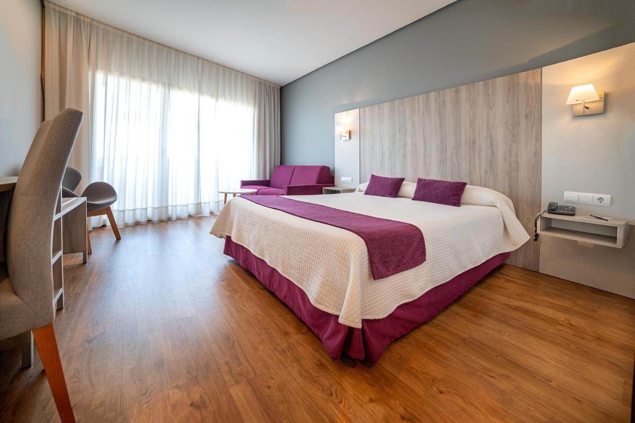 Deluxe Double Room (2 Adults + 1 Child),1399164923:JPEG