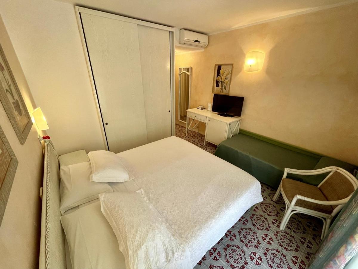 Double Room with Balcony and Extra Bed
