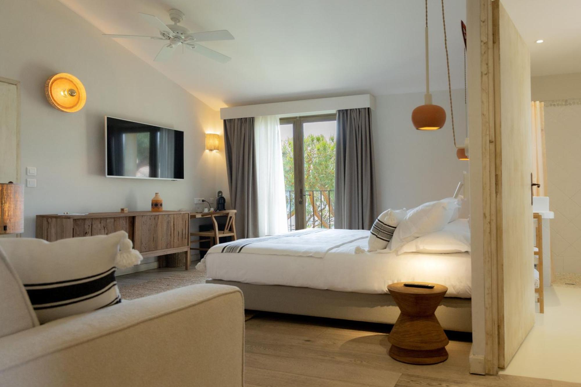 Superior Triple Room with Sea View,1397755136:JPEG