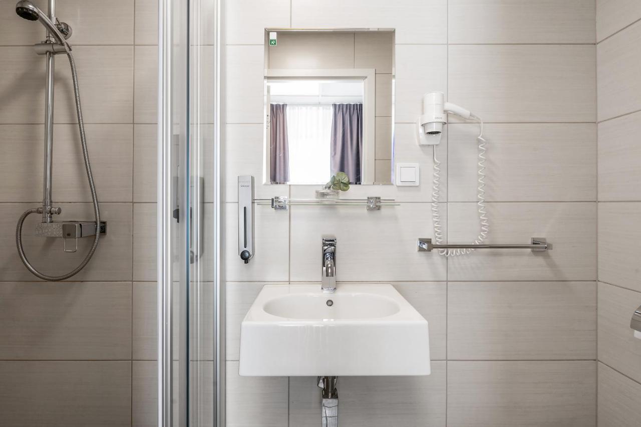 Standard Twin Room (Separate Beds),1404066155:JPEG