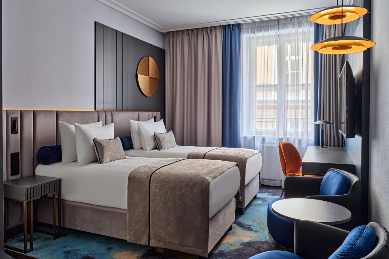 Standard Twin Room with City View