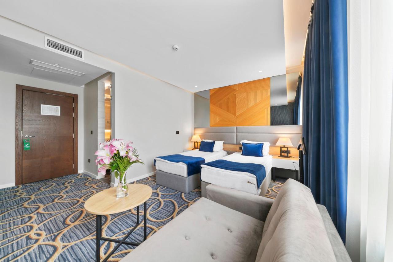 Standard Twin Room with Free Parking,758817085:JPEG