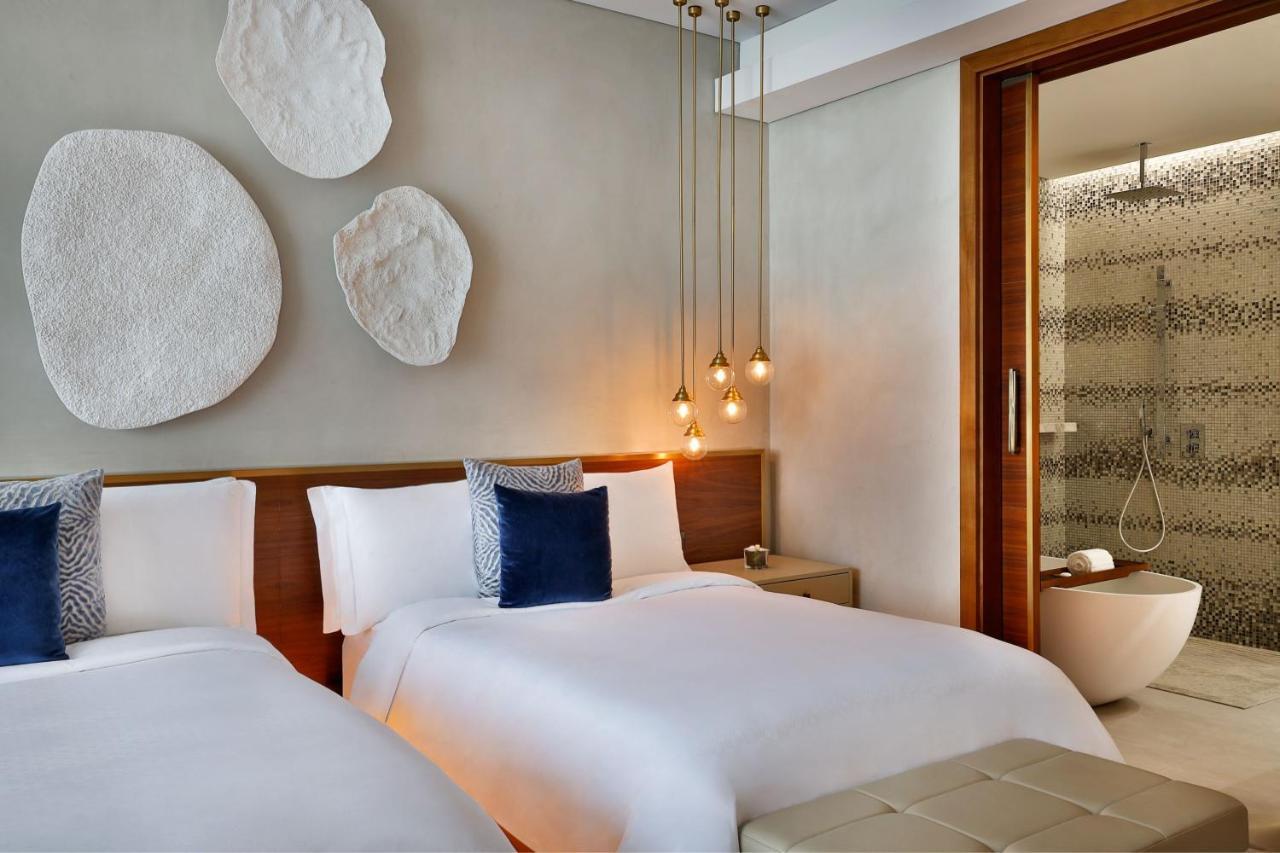 Superior Tweepersoonskamer met 2 Tweepersoonsbedden en Gedeeltelijk Uitzicht op Burj Khalifa of het Centrum - Inclusief Signature St. Regis Butlerservice