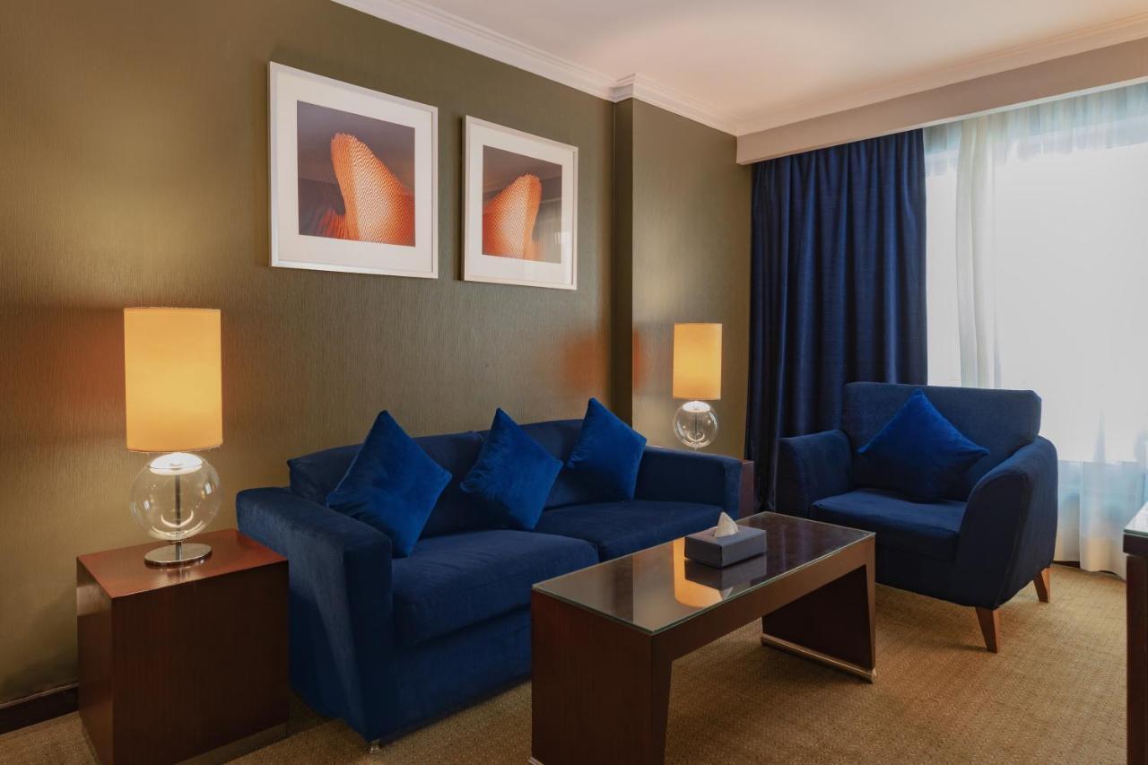 Executive Suite,1419453363:JPEG