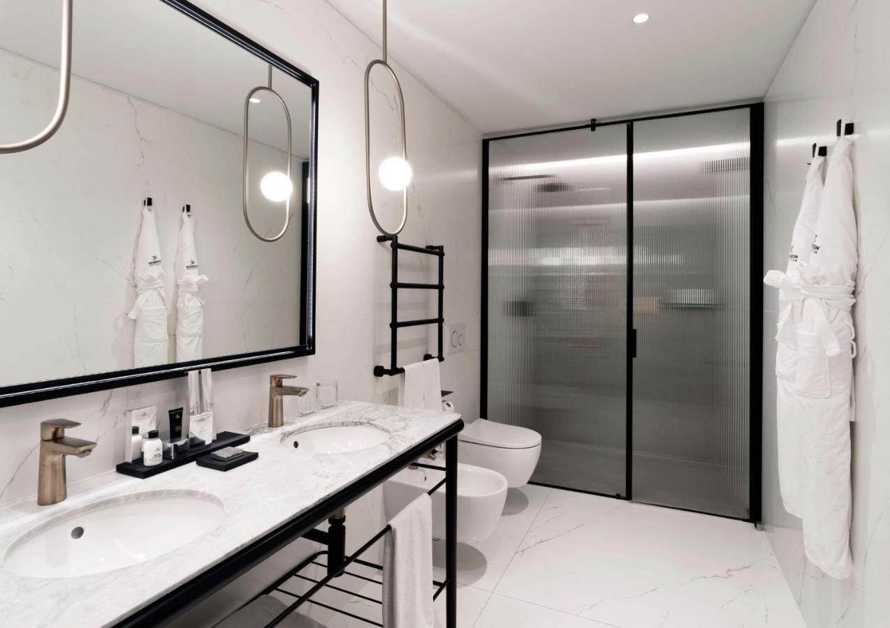 Renaissance Junior Suite