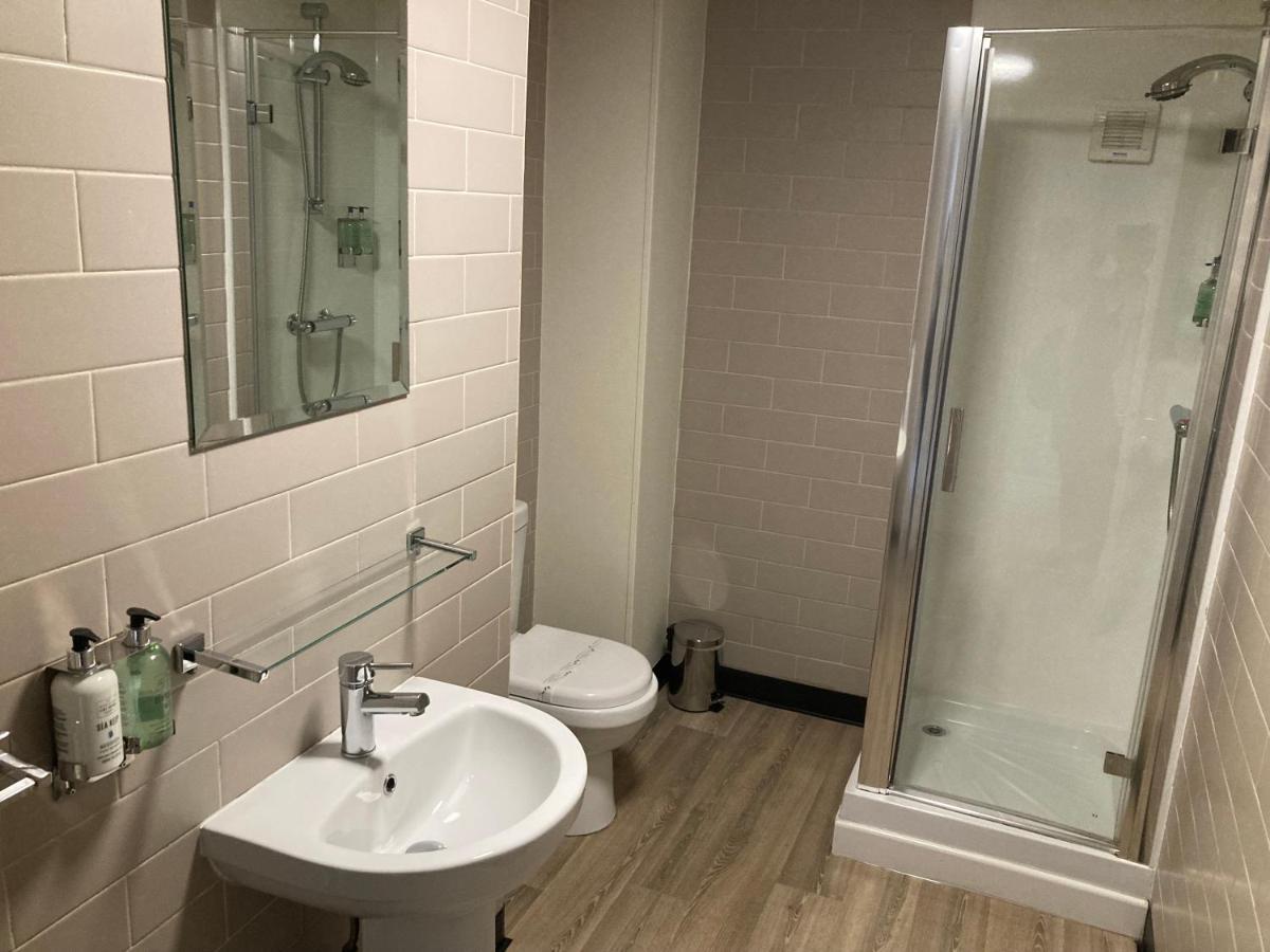 Triple Room Bathroom,1421069898:JPEG