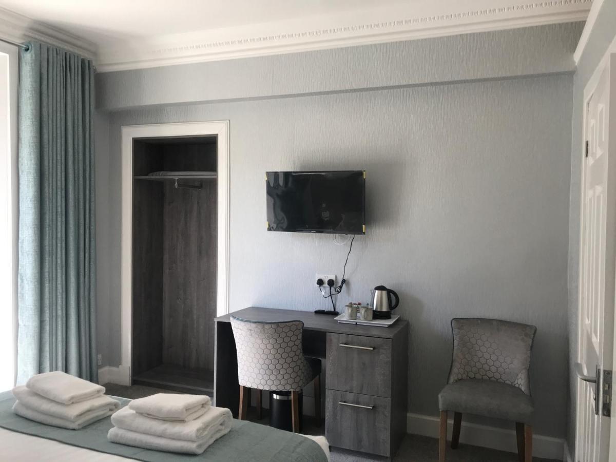 Deluxe Double Room Shower