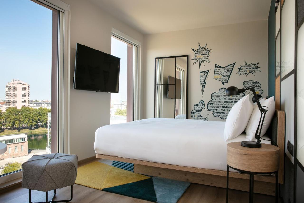 Zimmer mit Kingsize-Bett