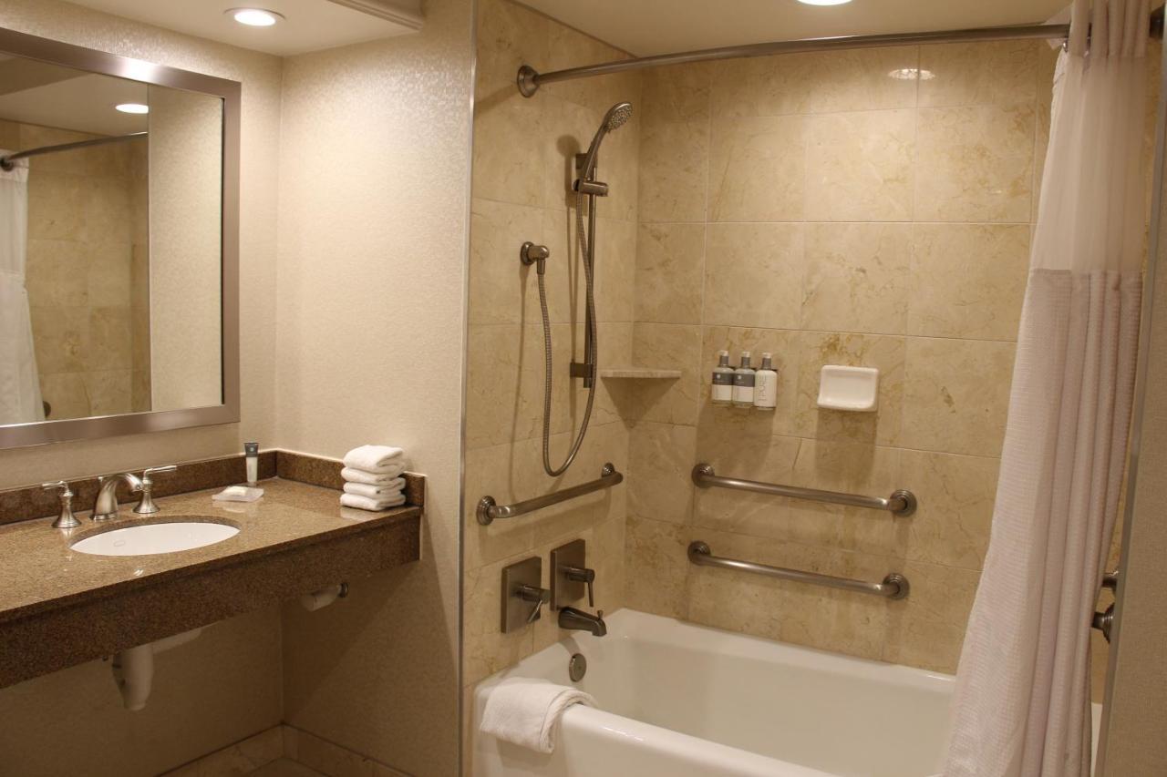 Queen Room with Two Queen Beds and Tub - Mobility Accessible,1596017318:JPEG