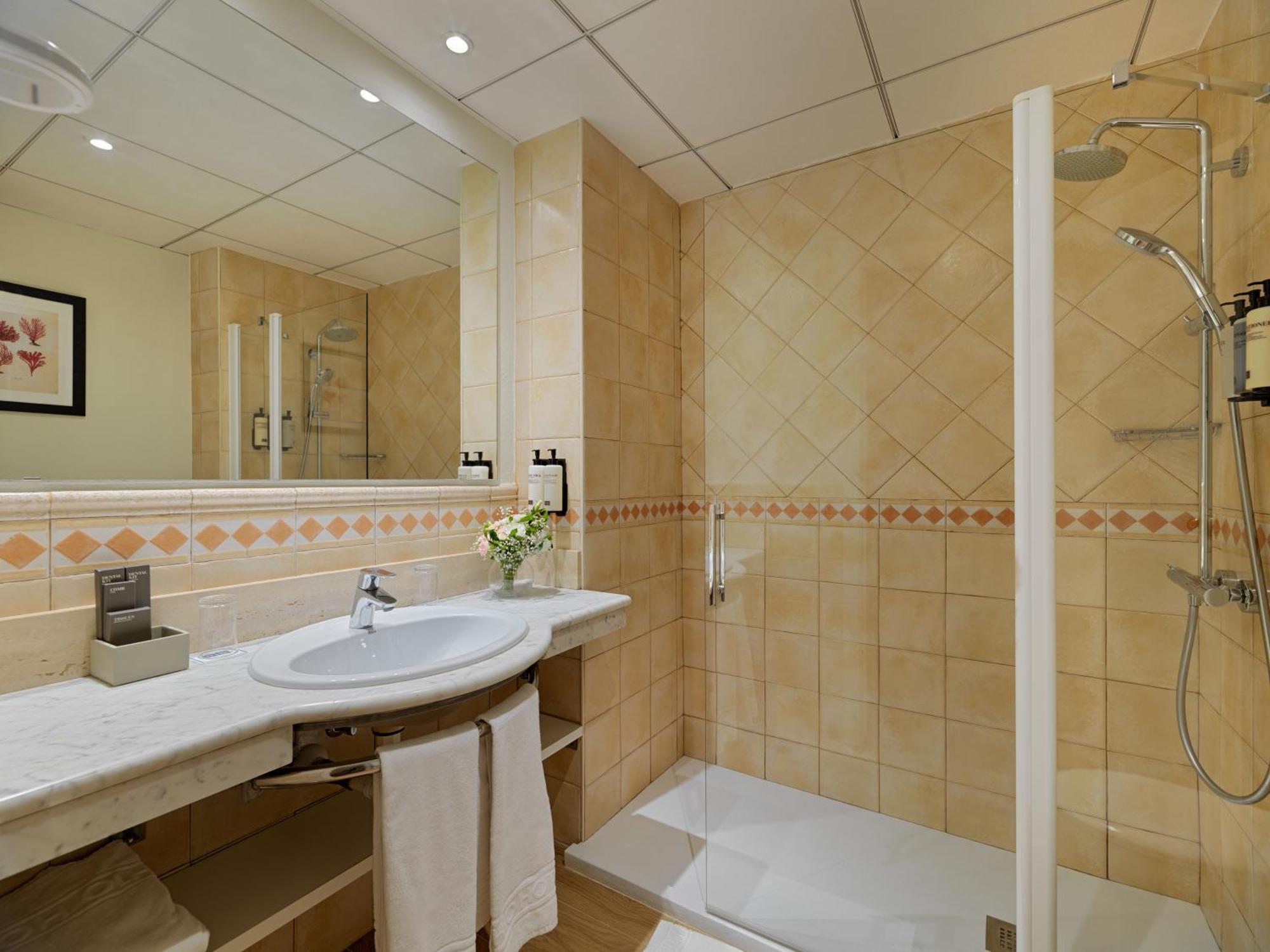 Double Room Extra Bed up to 10 years old