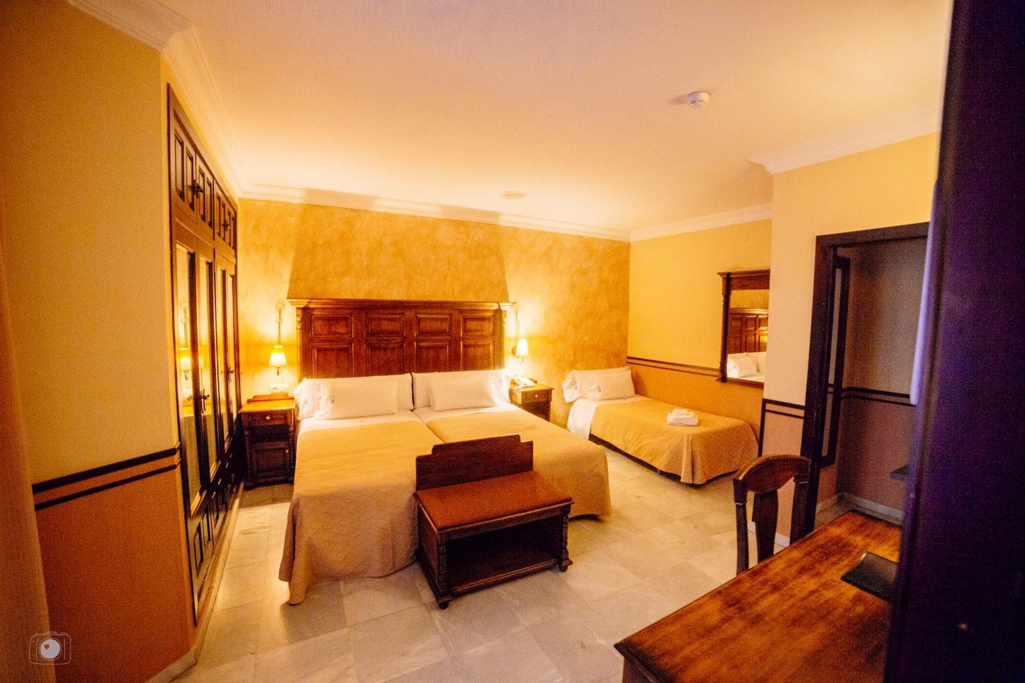 Double Room with Extra Bed,1431903550:JPEG