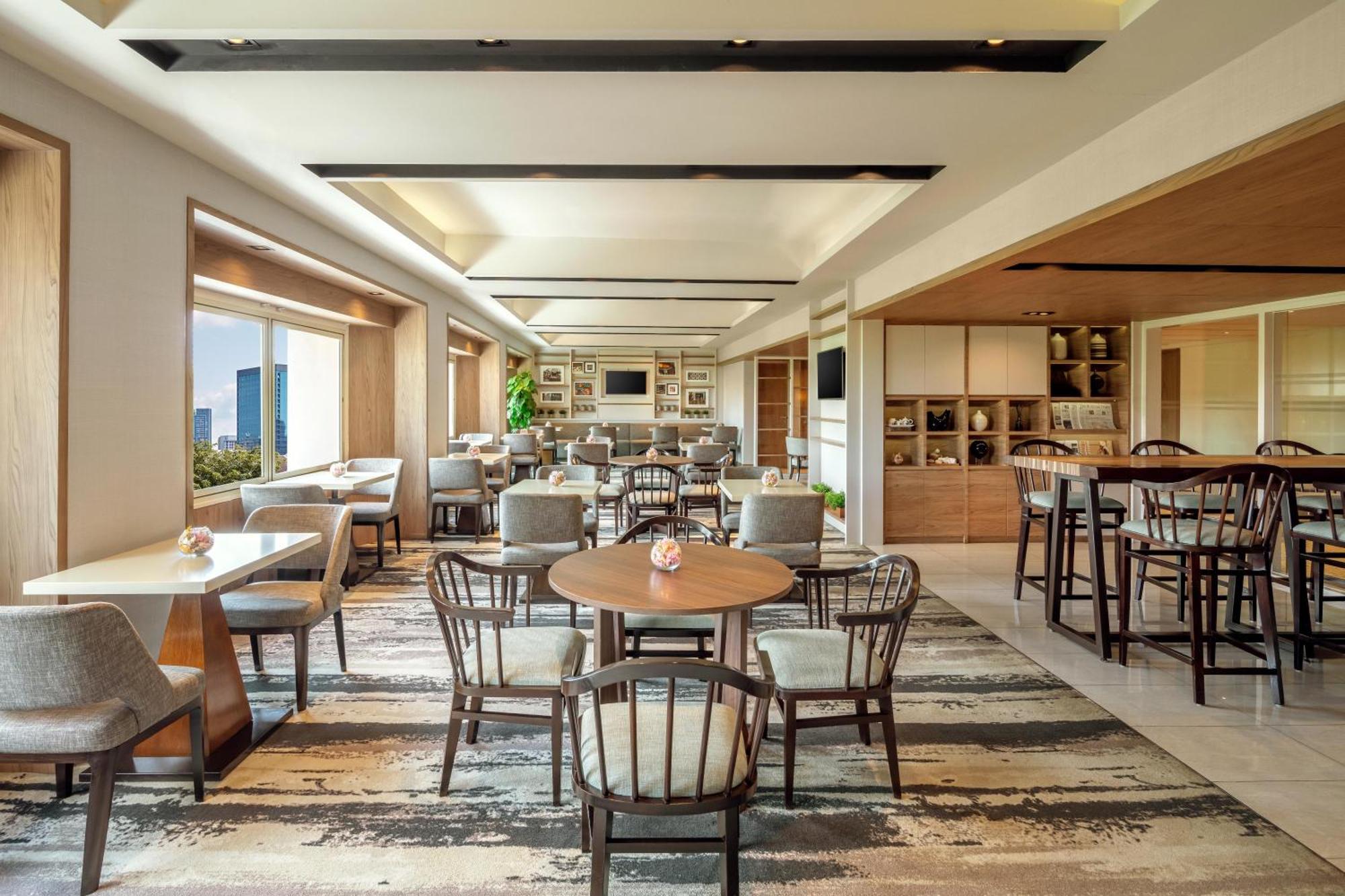 PARKROYAL Club Deluxe Double or Twin Room