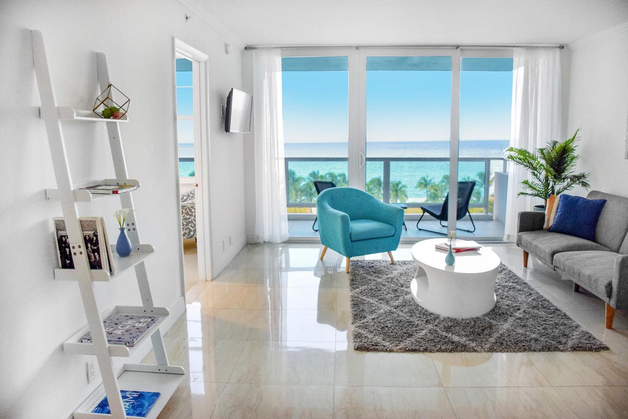 Deluxe Oceanview Suite 2 Bedroom & 2 Bath Kitchen