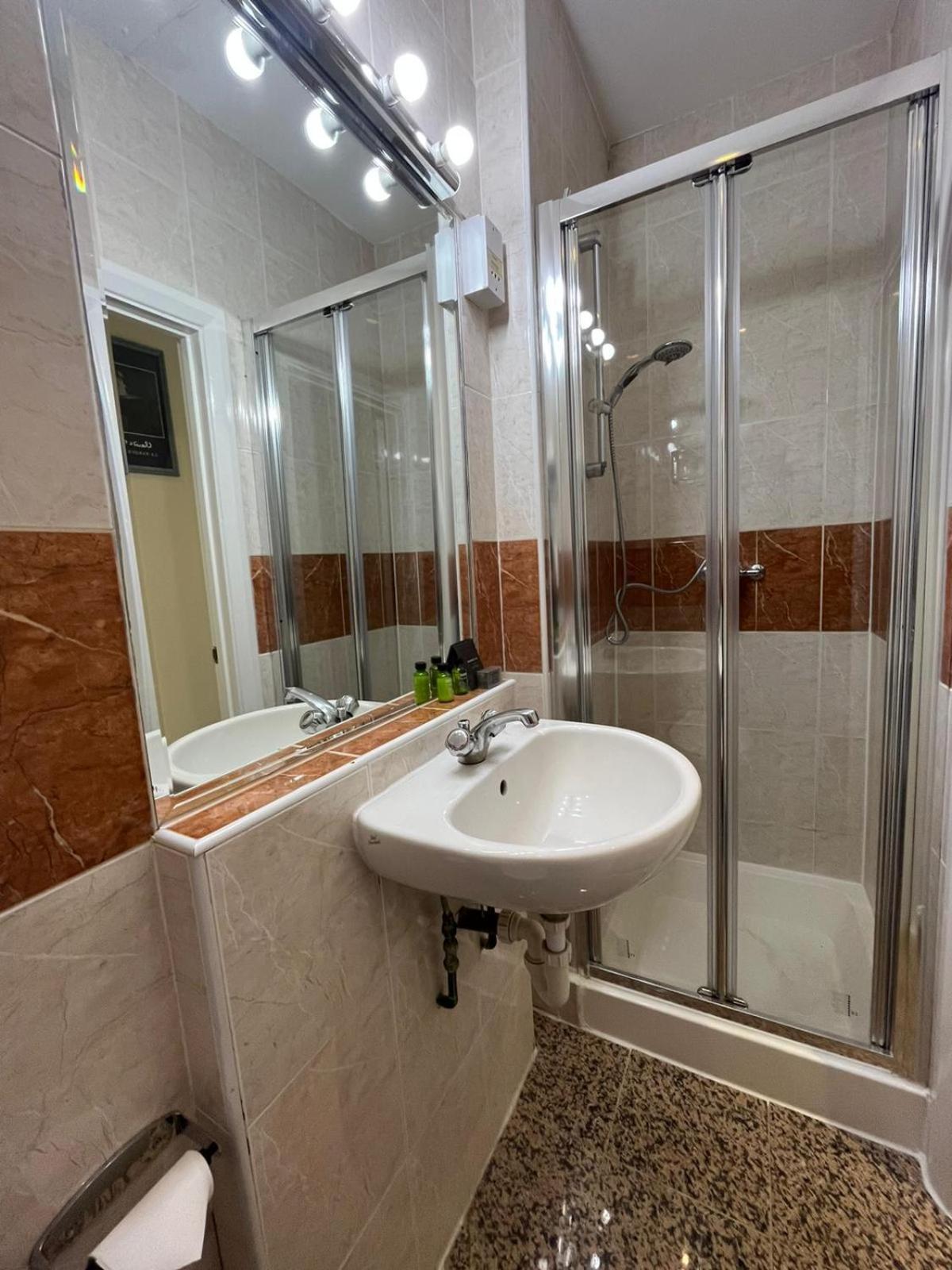 Single Room,1445377126:JPEG