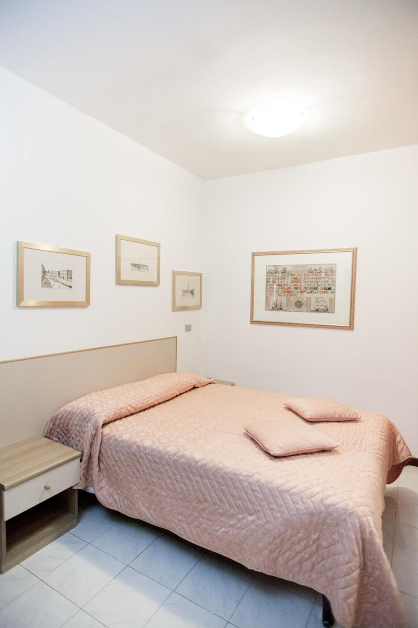 Single Room,706326361:JPEG