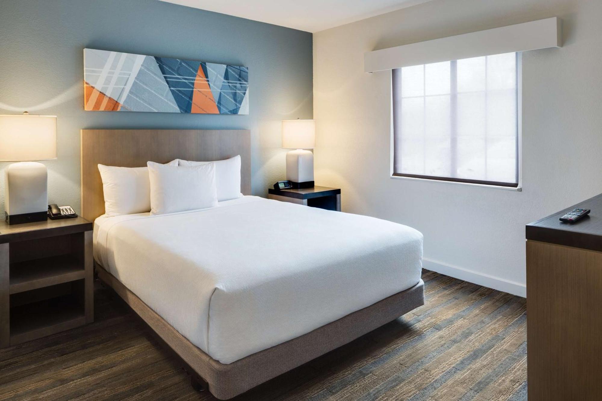 Queen Room with Accessible Shower - Disability Access,1677882576:JPEG