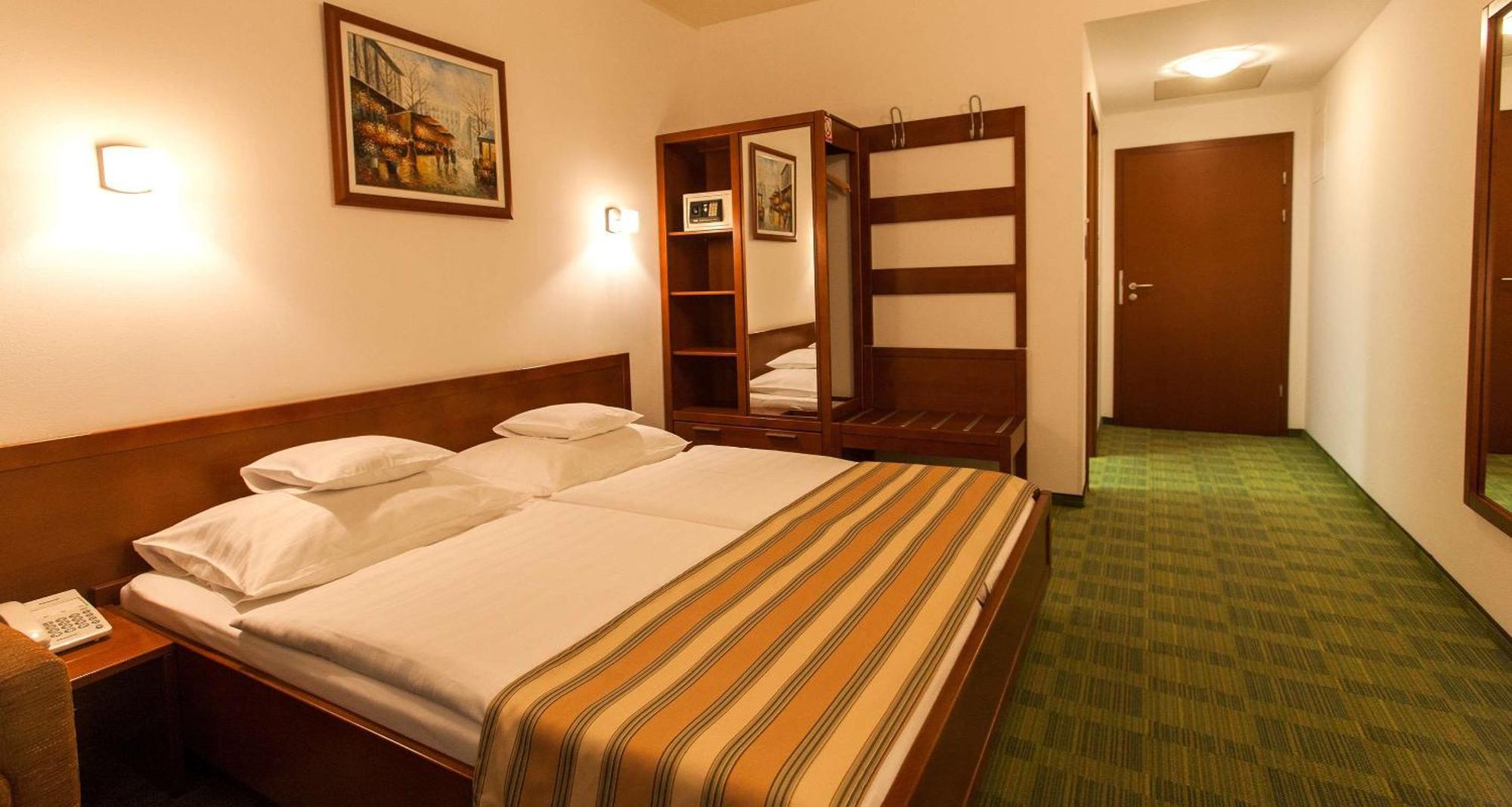 Comfort King Room