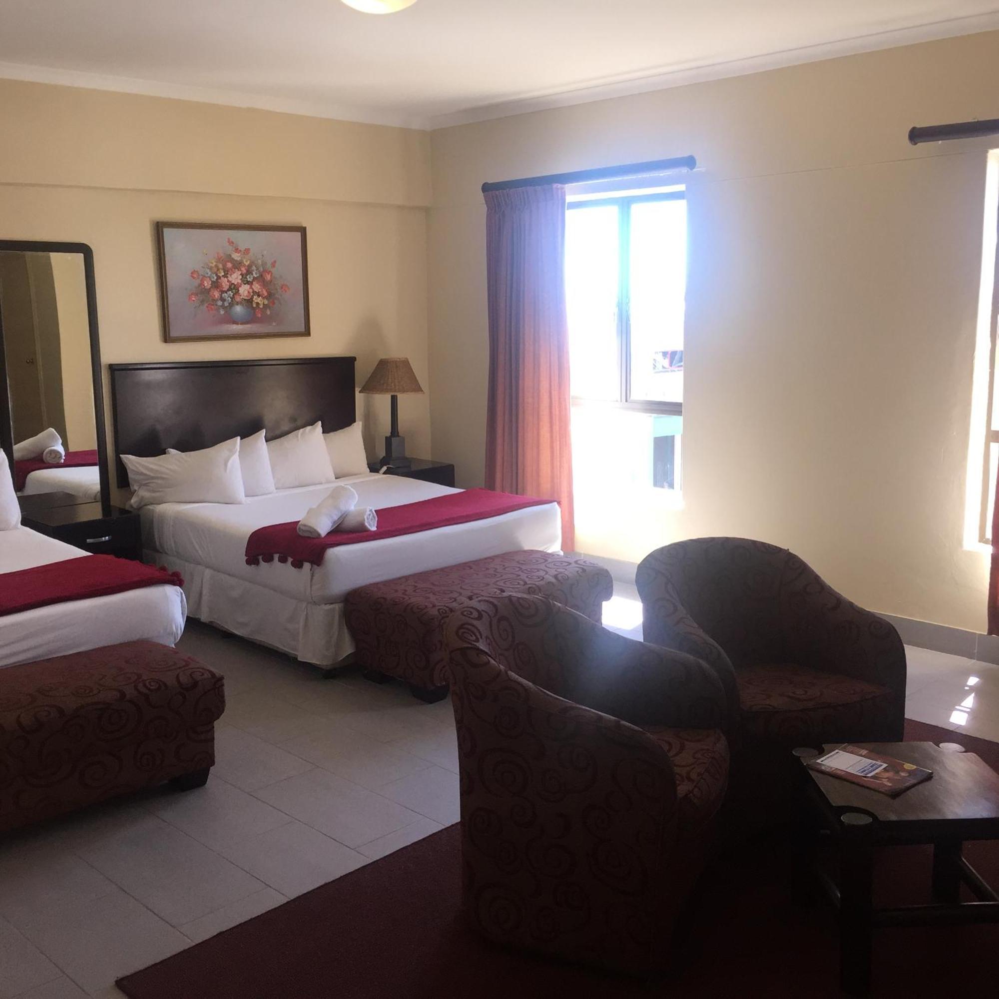 Family Room,1454968981:JPEG