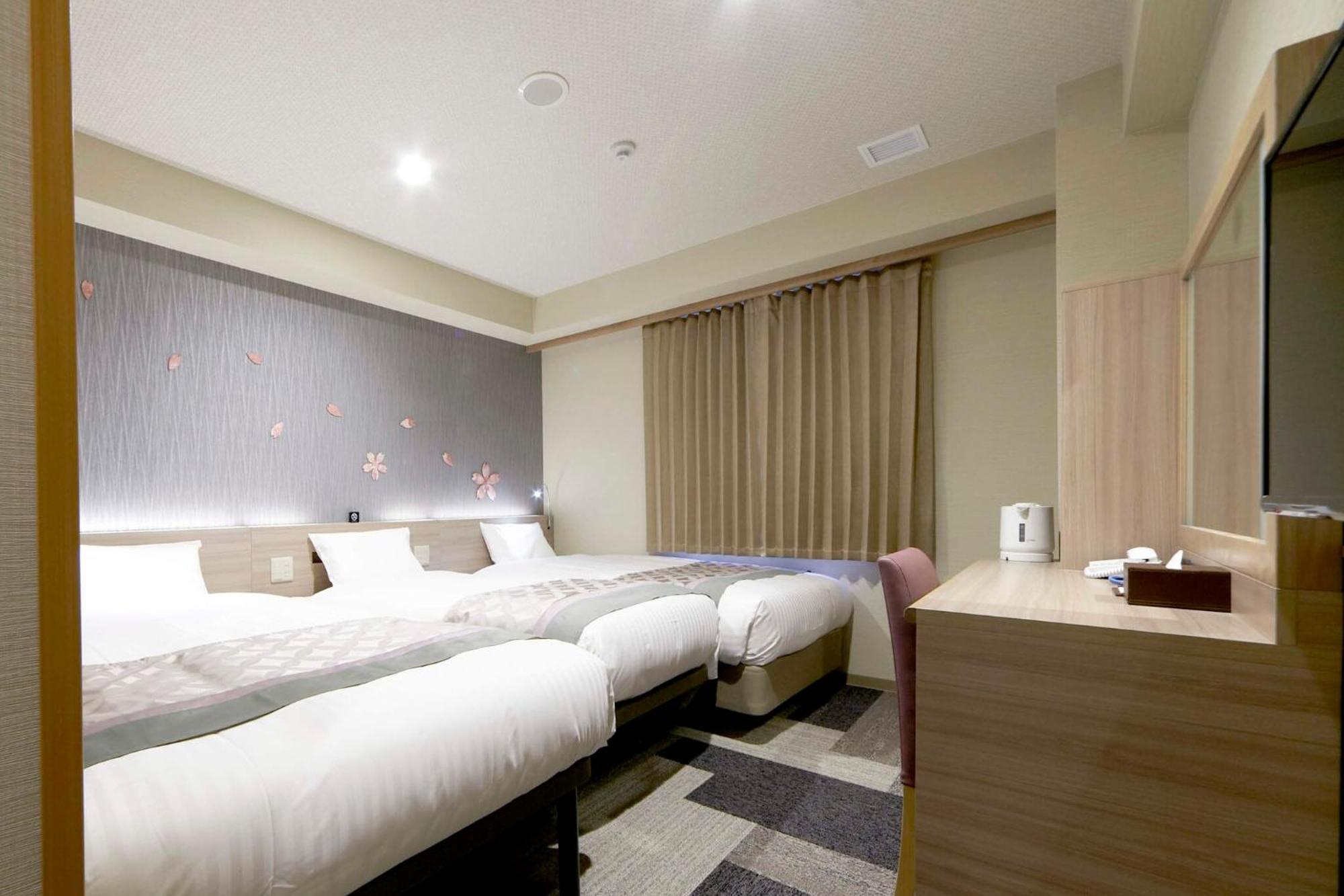 Triple Room with Complimentary Lobby Drinks,1455293446:JPEG