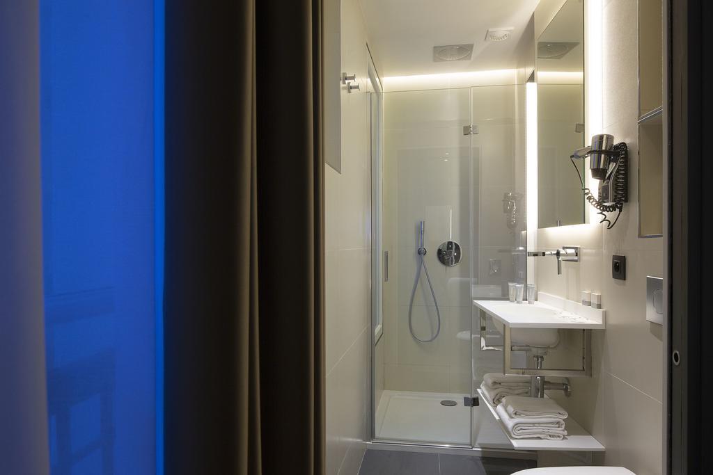 Double Room Eiffel Tower View