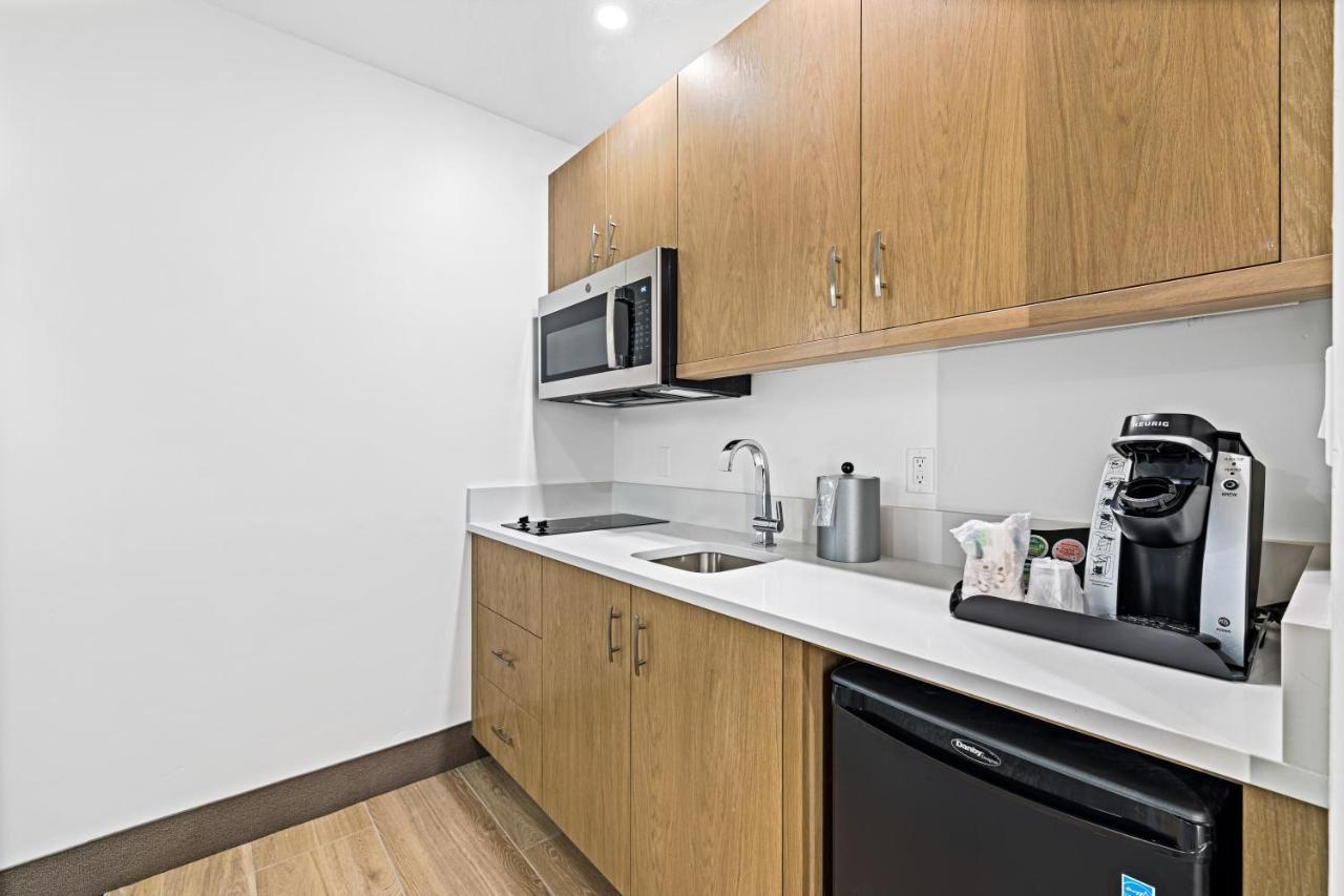 Deluxe King Suite