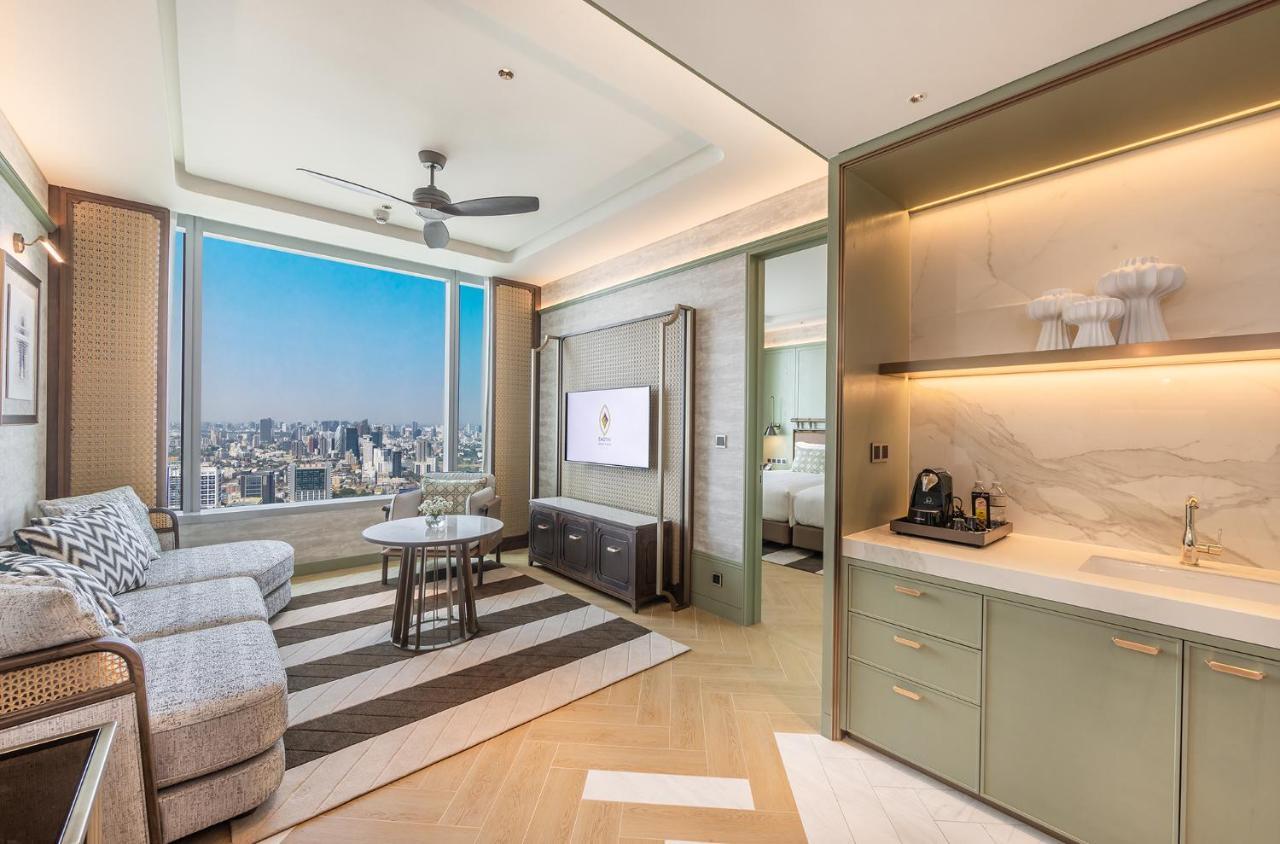 One Bedroom Suite with Lounge Access