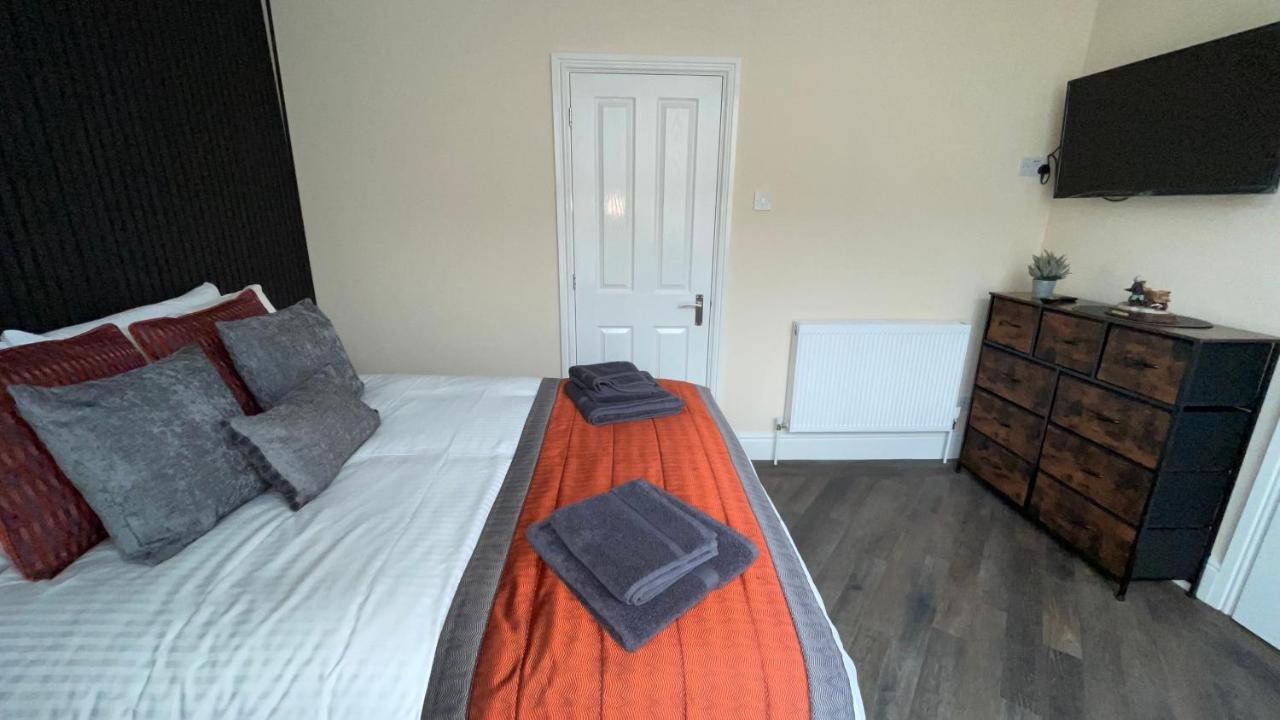 Deluxe Double Room Shower