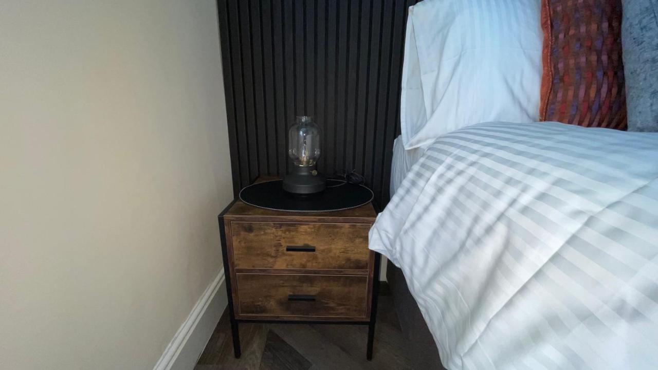 Deluxe Double Room Shower