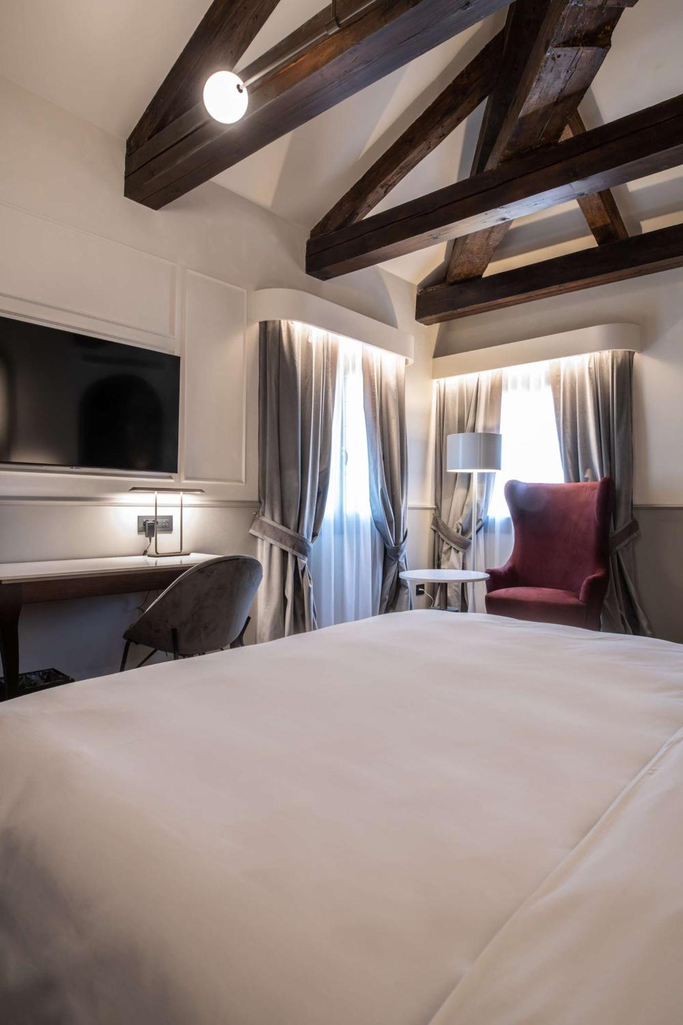 Junior Suite Canal View