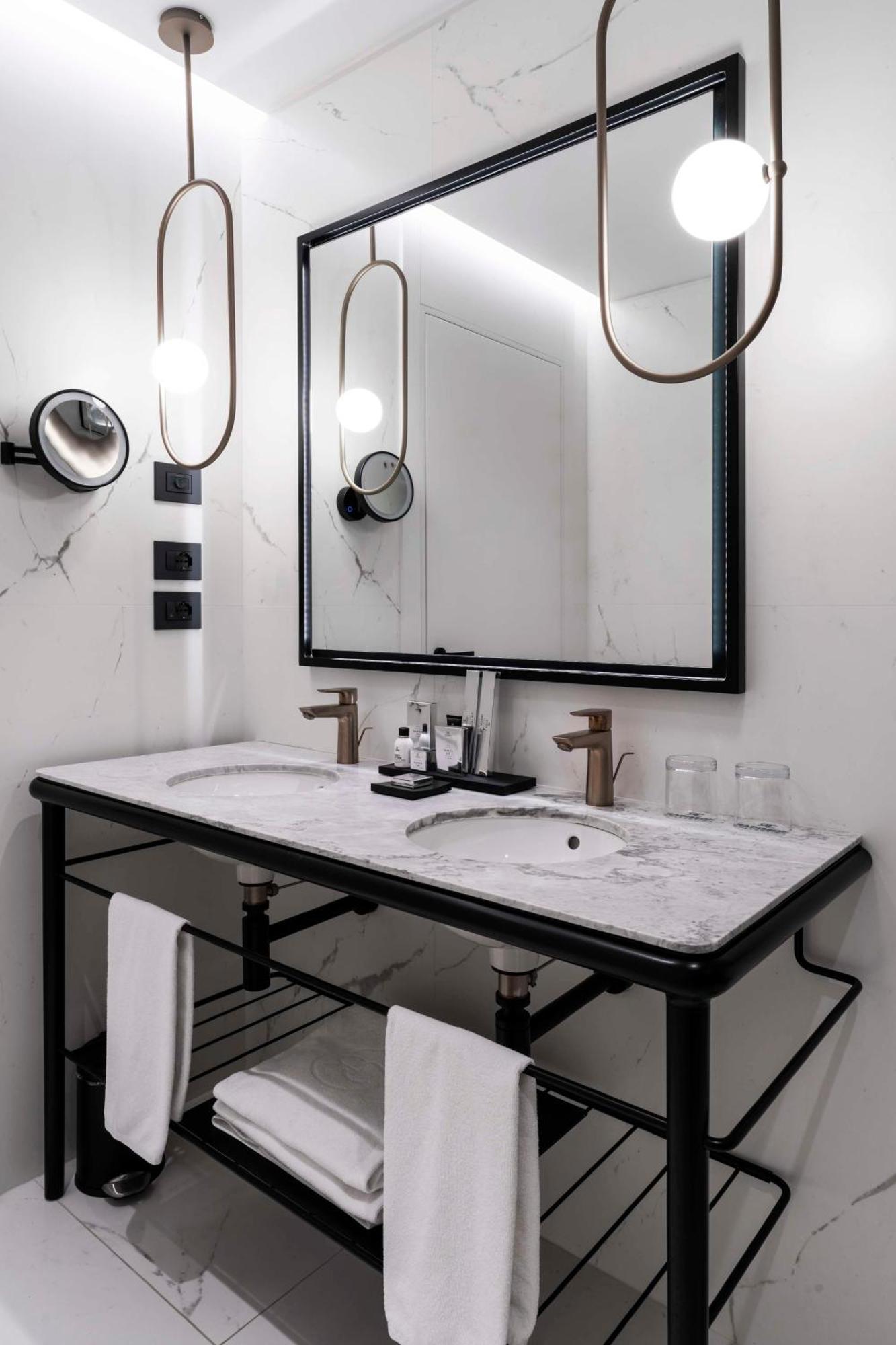Renaissance Junior Suite
