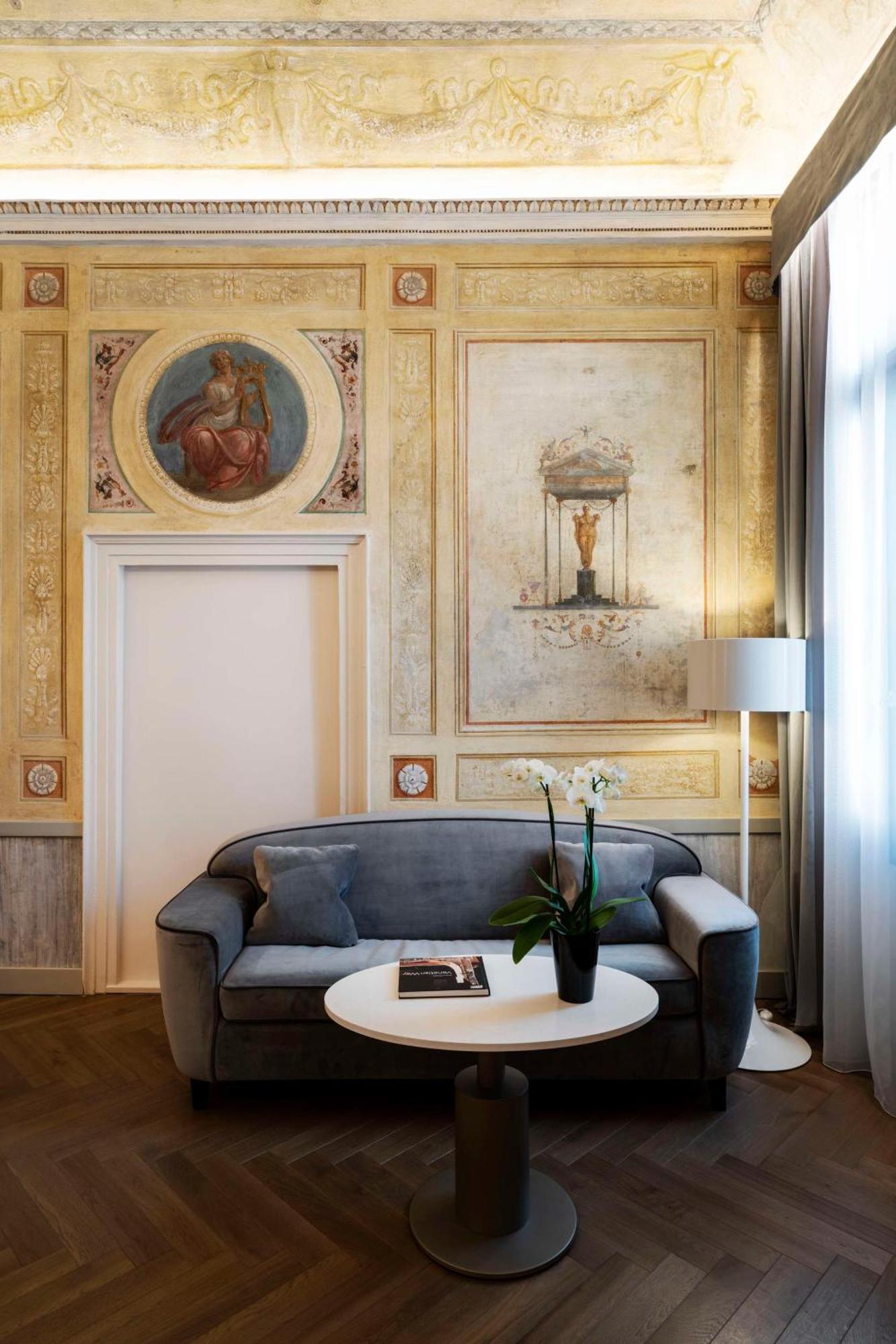 Renaissance Junior Suite