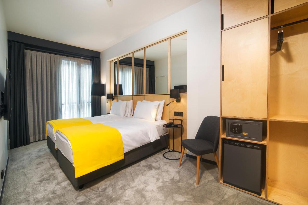 Quarto Twin Standard