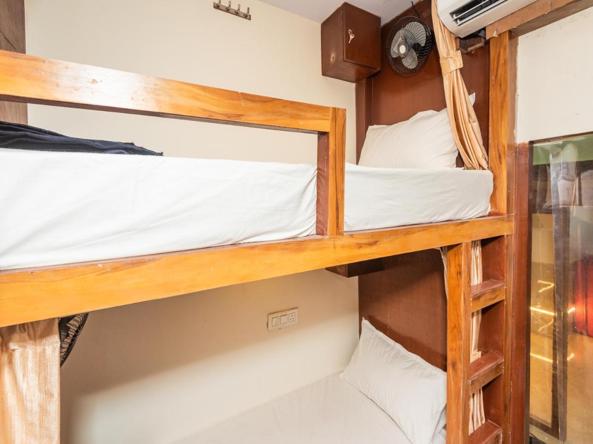 Bed in Male Dormitory Room,1489844542:JPEG