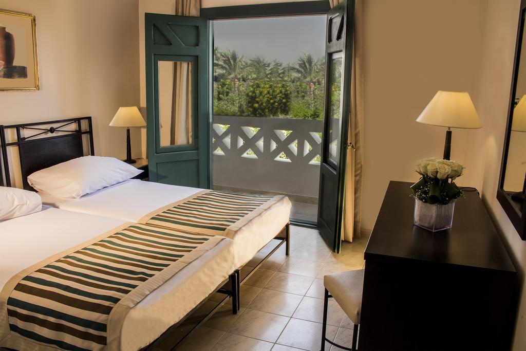 Family, Queen Bed, Garden View