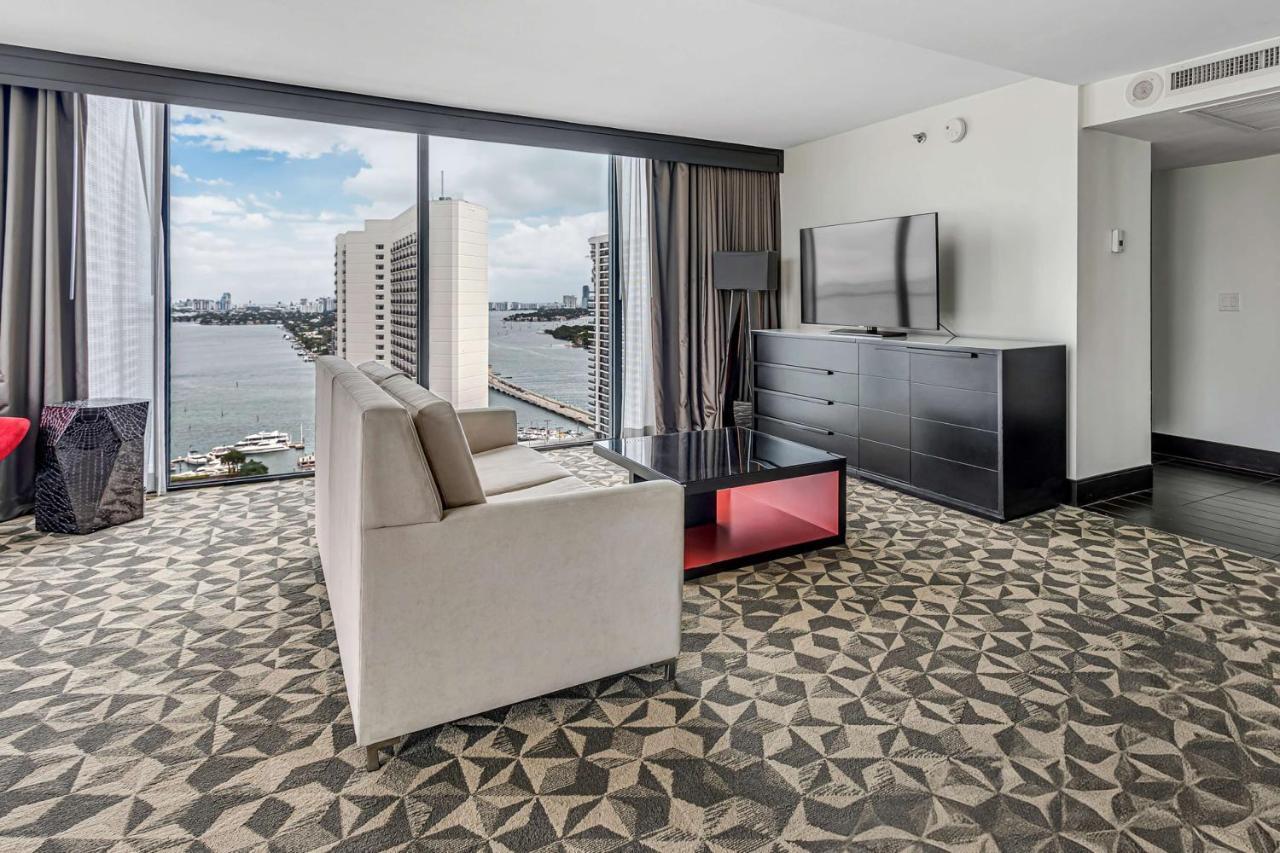 Suite Júnior King com Vista Baía