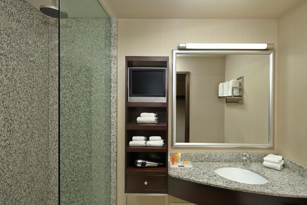 Premium Queen Room with Two Queen Beds,1498491289:JPEG