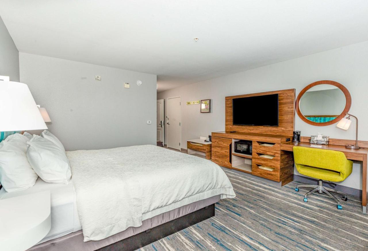 King Room with King Bed - Non-Smoking,1651171893:JPEG