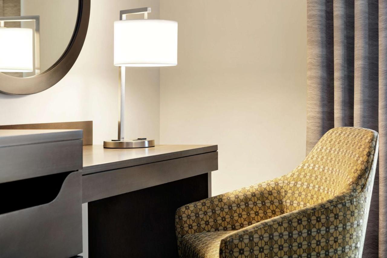 King Room with Balcony - Non-Smoking,1498590781:JPEG