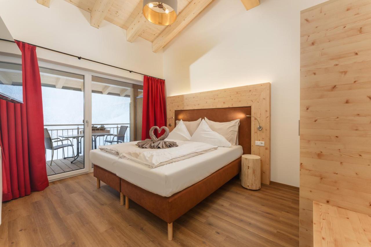 Double Room with Balcony,1499062741:JPEG