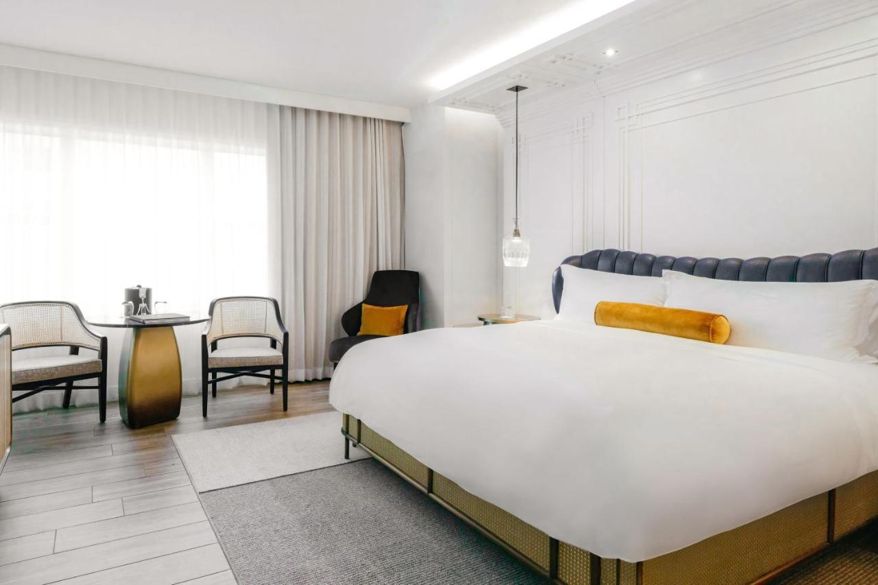 Chambre 1 Lit King-Size - Vue sur Piscine