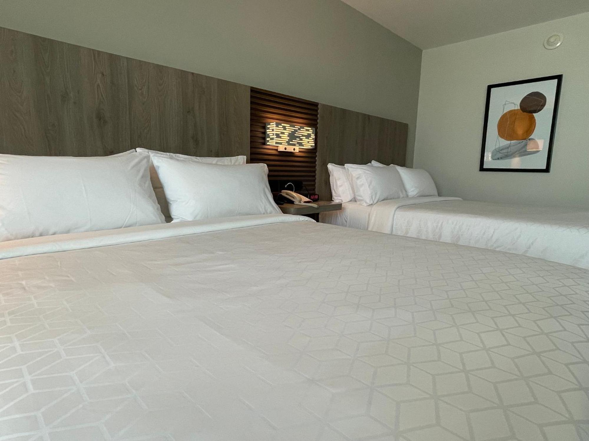 Standard Room with Two Queen Beds,1574720300:JPEG