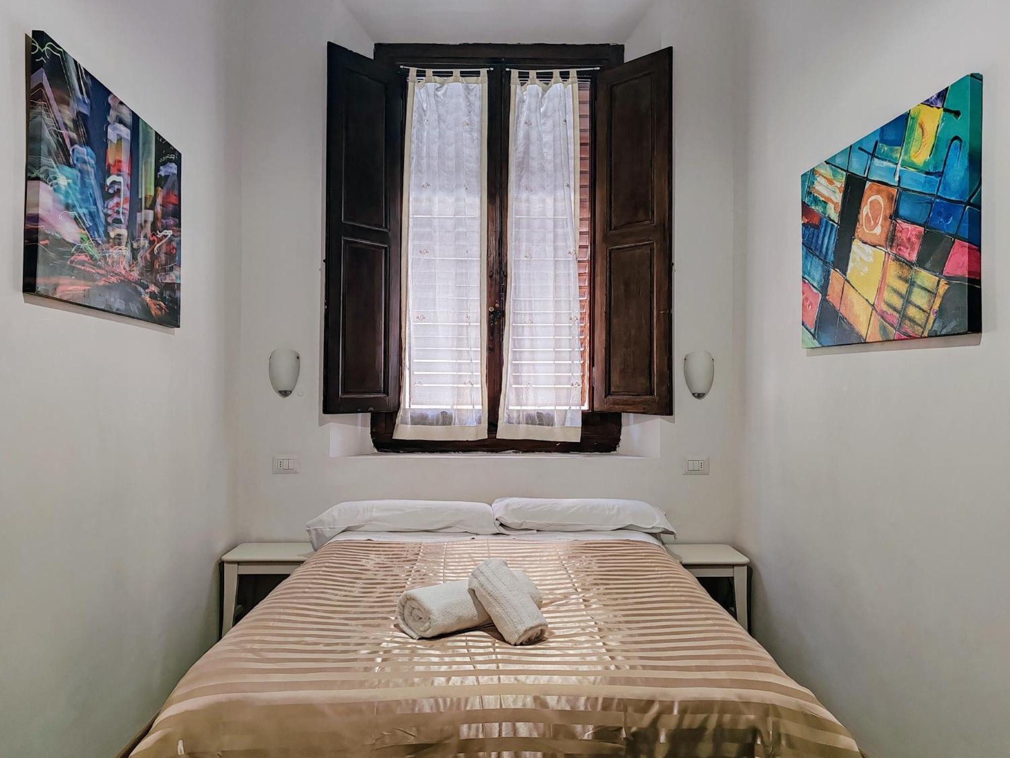 Single Room Private External Bathroom