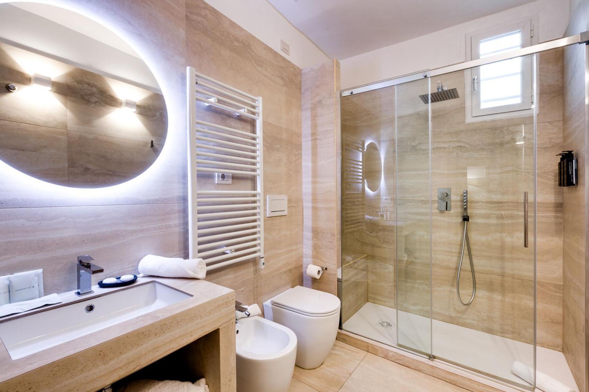 Luxury Suite Waterfall