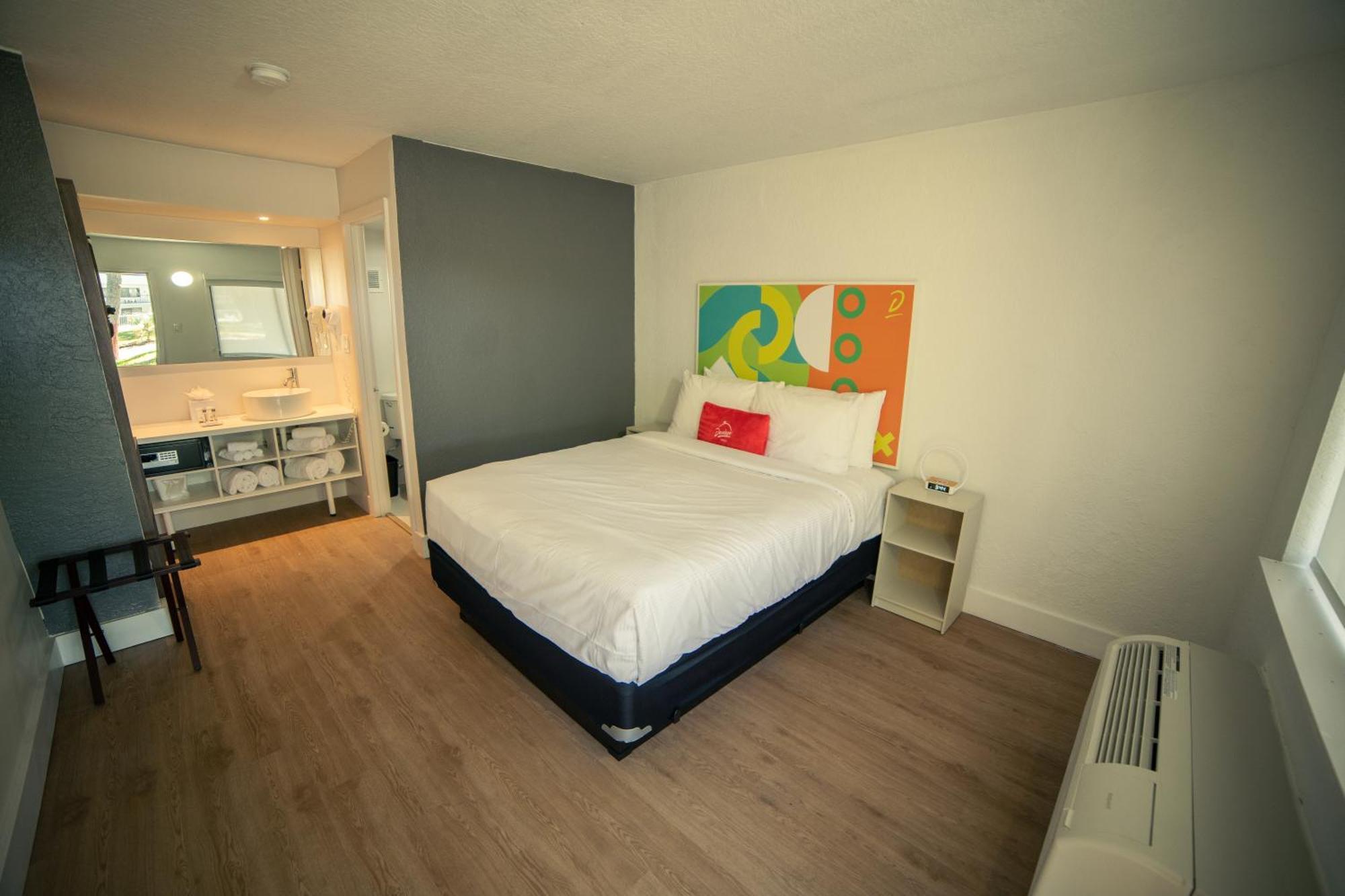 Quarto com Cama Queen-size e Chuveiro Acessível a Cadeirantes - Acessível para Hóspedes com Mobilidade Reduzida/Deficiência Auditiva - Não Fumantes